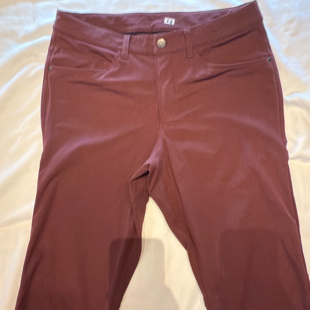 Lululemon, Maroon pants